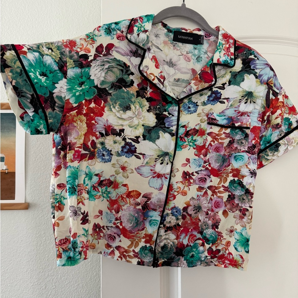 Bold Floral Short-Sleeve Top with Piping Trim